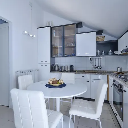 Cosy Apartment In Varenna Exterior photo